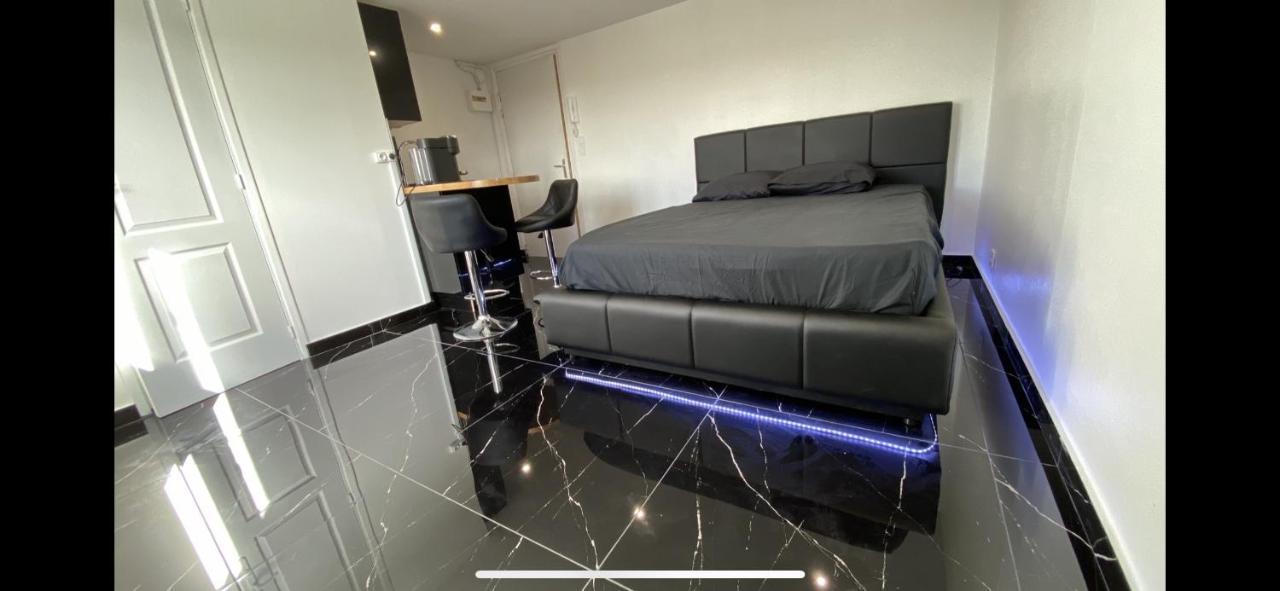 Bella Vita - Studio Tout Equipe - Tv Netflix - Centre Ville 100M- Gare 50M - Basilique 200M Lisieux Exteriör bild